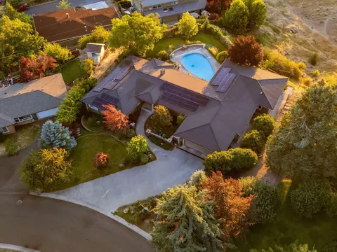 818 Loma Linda Dr, Klamath Falls, OR 97601