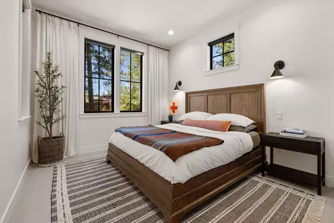 Bedroom - 1181 NW Singleton Pl, Bend, OR 97703 photo 1 of 4