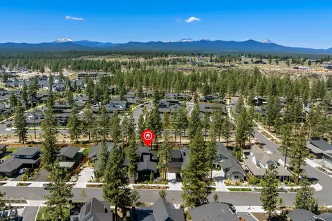View/Area - 1181 NW Singleton Pl, Bend, OR 97703 photo 4 of 8