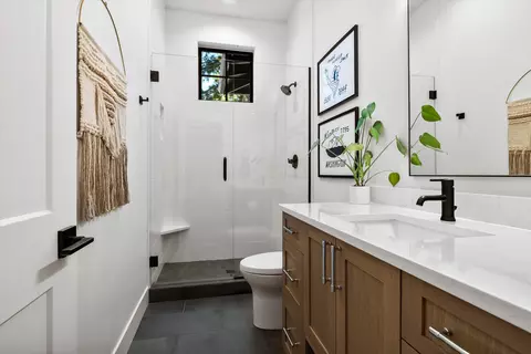 Bath - 1181 NW Singleton Pl, Bend, OR 97703 photo 1 of 5