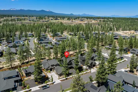 View/Area - 1181 NW Singleton Pl, Bend, OR 97703 photo 3 of 8