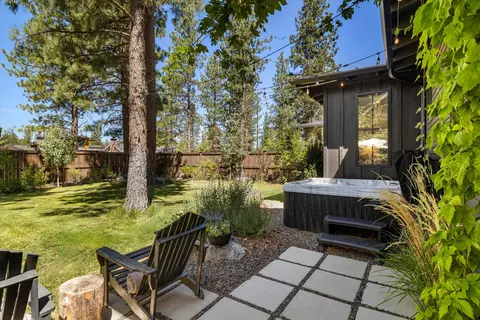 Exterior - 1181 NW Singleton Pl, Bend, OR 97703 photo 9 of 18