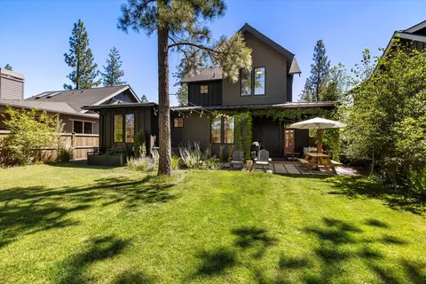 Exterior - 1181 NW Singleton Pl, Bend, OR 97703 photo 14 of 18