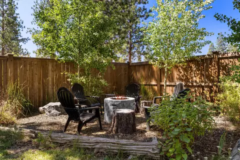 Exterior - 1181 NW Singleton Pl, Bend, OR 97703 photo 12 of 18