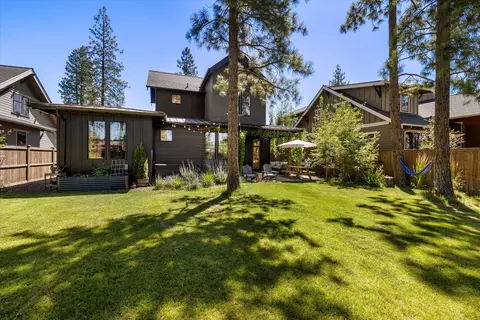 Exterior - 1181 NW Singleton Pl, Bend, OR 97703 photo 13 of 18