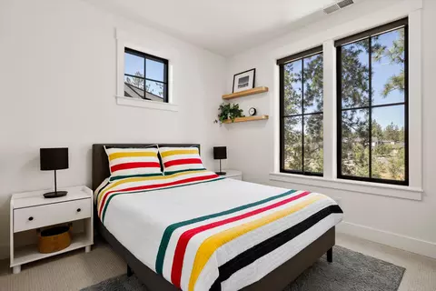 Bedroom - 1181 NW Singleton Pl, Bend, OR 97703 photo 3 of 4