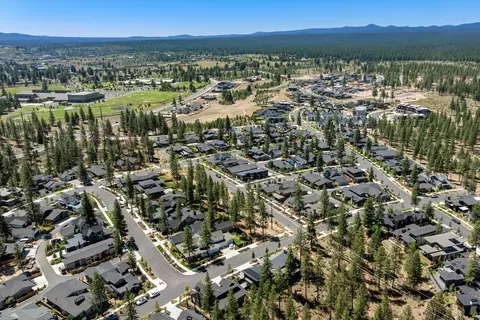 View/Area - 1181 NW Singleton Pl, Bend, OR 97703 photo 6 of 8