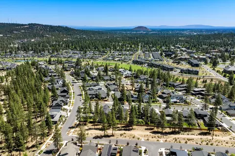 View/Area - 1181 NW Singleton Pl, Bend, OR 97703 photo 5 of 8