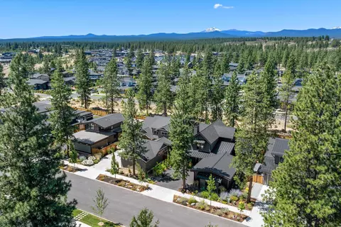 View/Area - 1181 NW Singleton Pl, Bend, OR 97703 photo 2 of 8