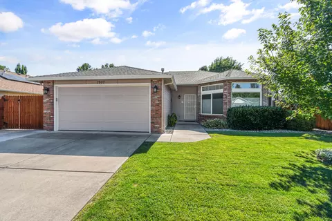 1907 Layla Dr, Medford, OR 97501