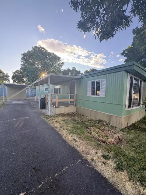 2385 Table Rock Rd #SPC 71, Medford, OR 97501