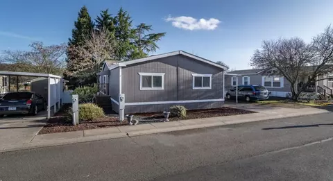 134 Owyhee Ln, Roseburg, OR 97471