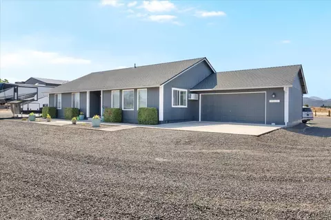 4398 Avenue H, White City, OR 97503