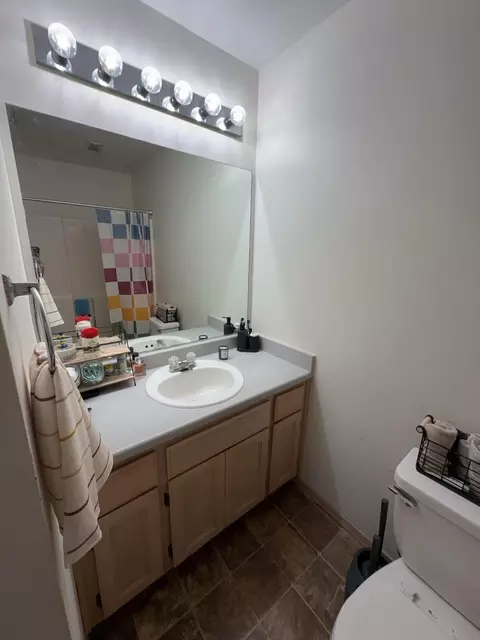 Bath - 38 Lewis Ave, Medford, OR 97501 photo 3 of 3