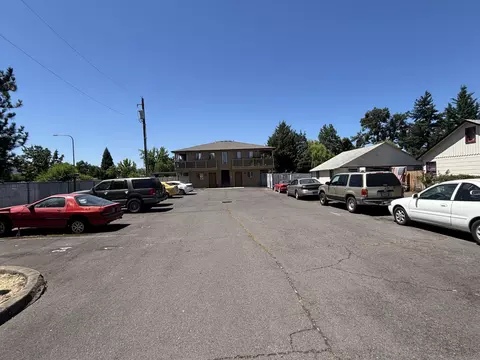 Exterior - 38 Lewis Ave, Medford, OR 97501 photo 2 of 7