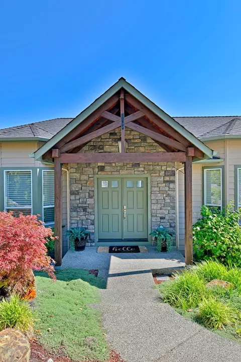 1893 NW Sunview Pl, Grants Pass, OR 97526