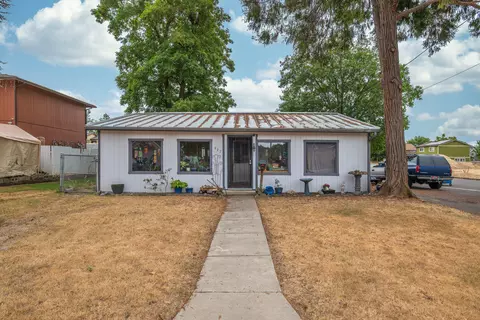 927 SW L St, Grants Pass, OR 97526