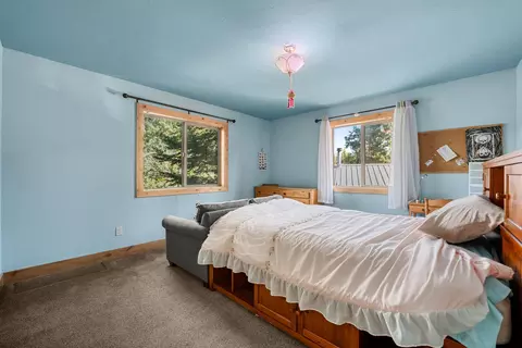 Bedroom - 56514 Eclipse Dr, Bend, OR 97707 photo 7 of 9