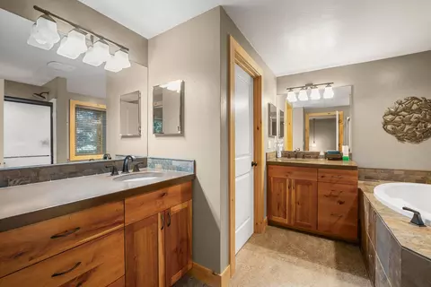 Bath - 56514 Eclipse Dr, Bend, OR 97707 photo 1 of 4
