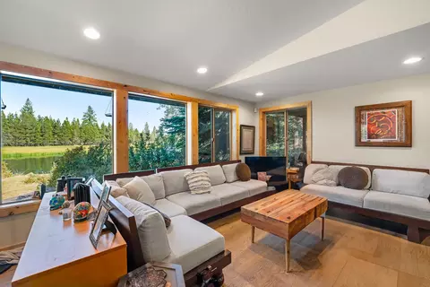 Living - 56514 Eclipse Dr, Bend, OR 97707 photo 2 of 2