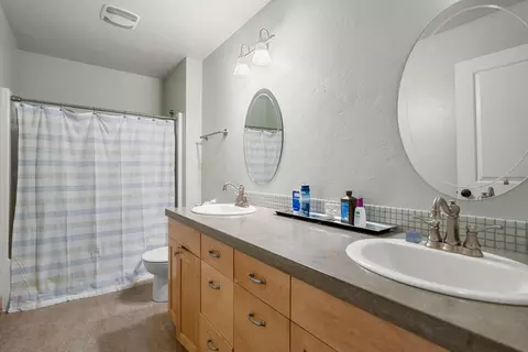 Bath - 56514 Eclipse Dr, Bend, OR 97707 photo 4 of 4