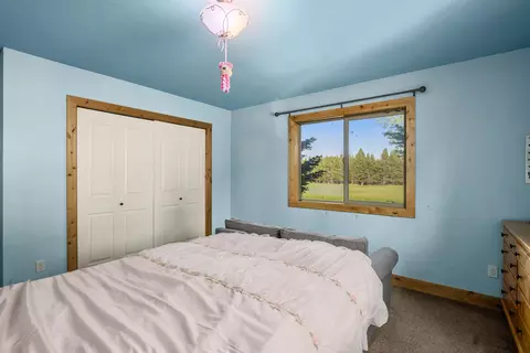 Bedroom - 56514 Eclipse Dr, Bend, OR 97707 photo 8 of 9