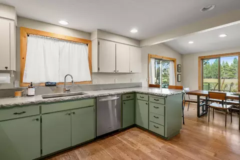 Kitchen - 56514 Eclipse Dr, Bend, OR 97707 photo 2 of 2