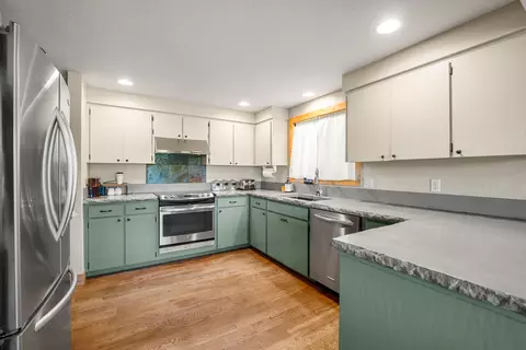 Kitchen - 56514 Eclipse Dr, Bend, OR 97707 photo 1 of 2
