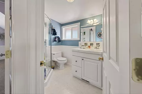 Bath - 65043 85th St, Bend, OR 97703 photo 3 of 5