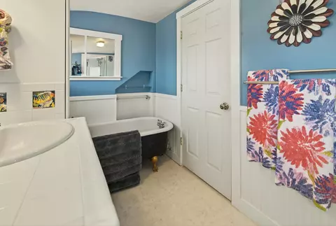 Bath - 65043 85th St, Bend, OR 97703 photo 5 of 5