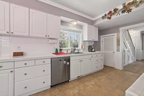 Kitchen - 65043 85th St, Bend, OR 97703 photo 2 of 3