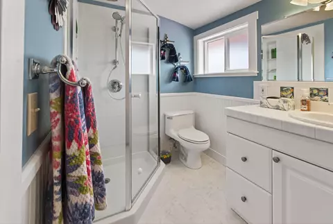 Bath - 65043 85th St, Bend, OR 97703 photo 4 of 5