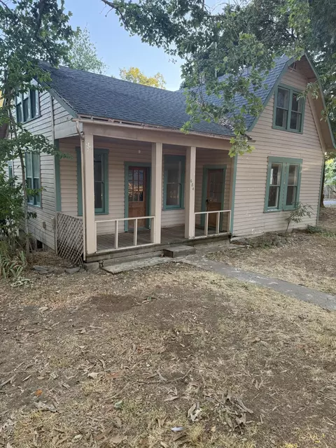 684 Fifth Ave, Gold Hill, OR 97525