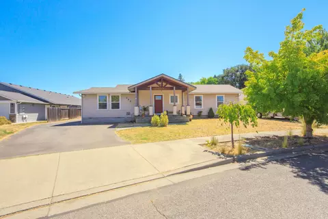 142 SW Jenn Way, Grants Pass, OR 97527