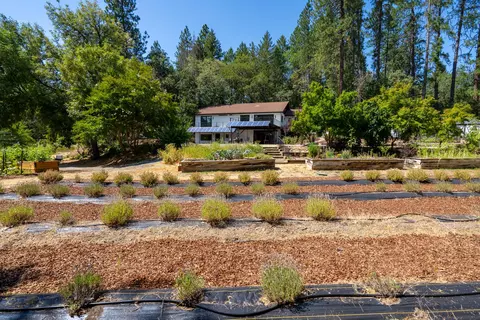445 Timber Ln, Grants Pass, OR 97526