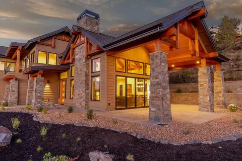 20305 Arrowhead Dr, Bend, OR 97703 photo 1