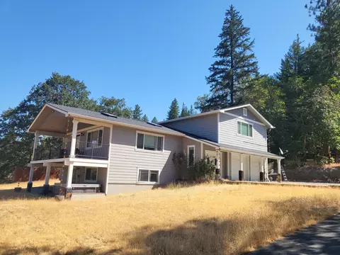 484 Shadow Hills Dr, Grants Pass, OR 97526