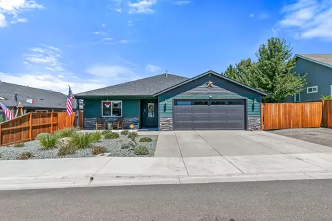 682 Nottingham Ter, Eagle Point, OR 97524