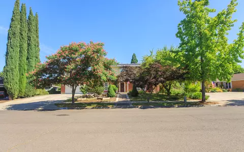 3005 El Dorado Dr, Medford, OR 97504
