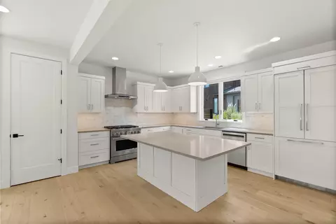 Kitchen - 61309 Howe Way, Bend, OR 97702 photo 2 of 3