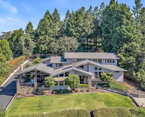 2625 Jackson Dr, Medford, OR 97504