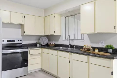 Kitchen - 643 Covered Bridge Rd, Rogue River, OR 97537 photo 3 of 3