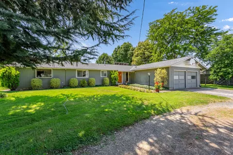2161 Archer Dr, Medford, OR 97501
