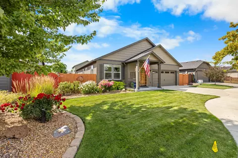 3124 SW Cascade Ave, Redmond, OR 97756