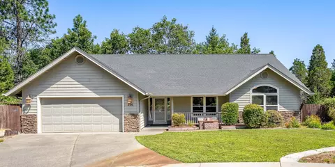 214 SE Sapphire Ct, Grants Pass, OR 97527