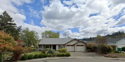 107 SE Freedom Cir, Grants Pass, OR 97527