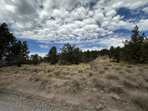 1613 NW Pinecrest Dr, Prineville, OR 97754