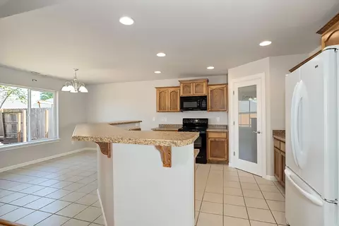 Kitchen - 624 Sheffield Dr, Eagle Point, OR 97524 photo 1 of 2