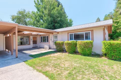 905 SW K St, Grants Pass, OR 97526