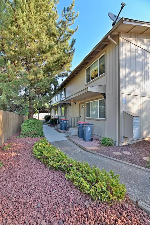437 Ash St, Central Point, OR 97502
